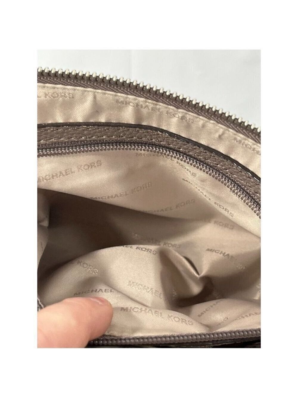 Michael Kors Mercer Large Snap Pocket Crossbody taupe - Picture 5 of 16